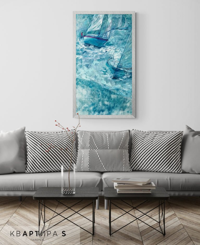 Comfy_long_sofa_with_striped_cushions_in_lounge (3)